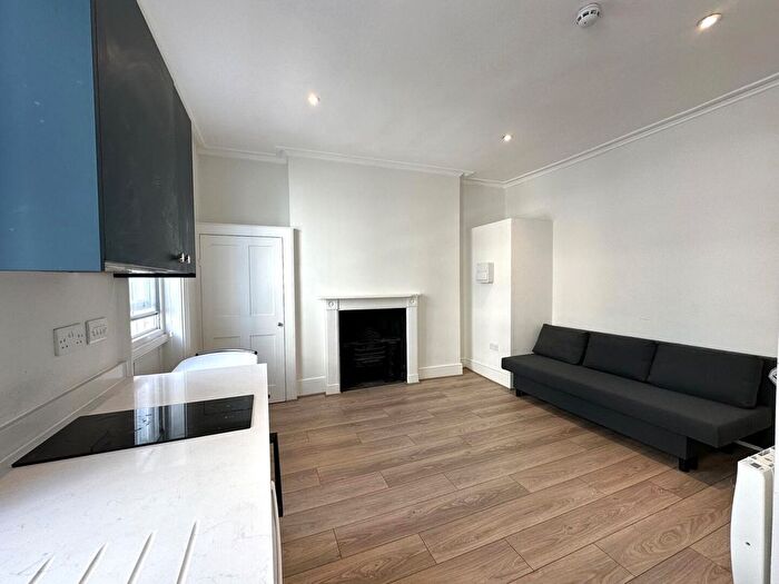 1 Bedroom Flat To Rent In Mornington Crescent, Camden Town, London, NW1