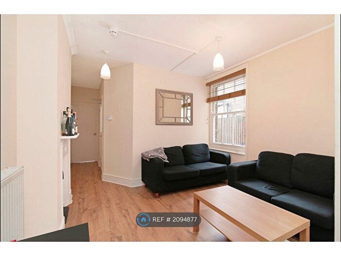 3 Bedroom Flat To Rent In Southampton Way, London, SE5