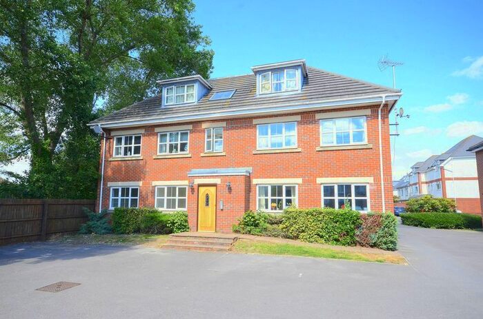 2 Bedroom Flat To Rent In Egerton Gardens, Springbourne, Bournemouth, BH8