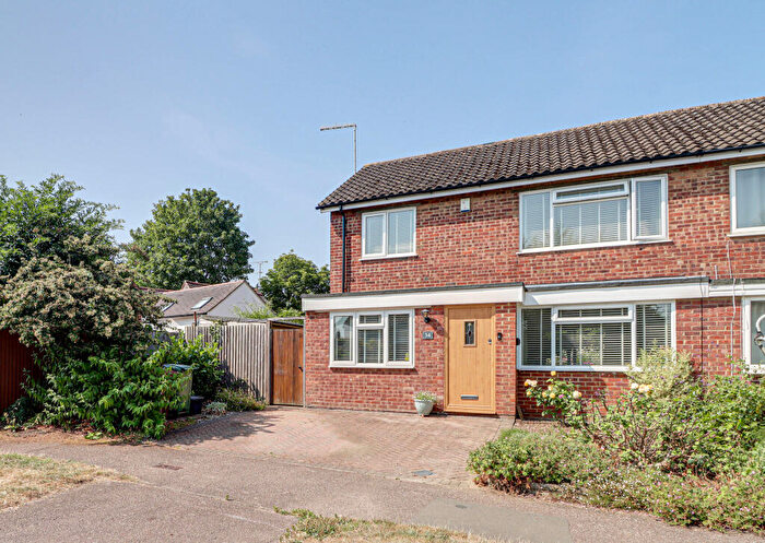3 Bedroom Semi-Detached House For Sale In Holts Meadow, Redbourn, St. Albans, AL3