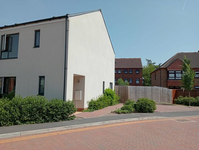 3 Bedroom Semi-Detached House To Rent In Finefield Walk, Slough, Berkshire, SL1