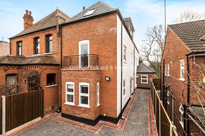 2 Bedroom Flat To Rent In Windsor Road, London, N3