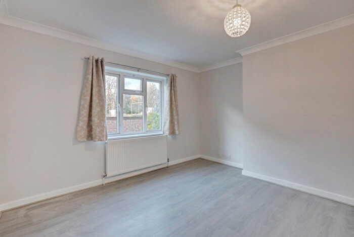 2 Bedroom Flat For Sale In London Road, Benfleet, SS7