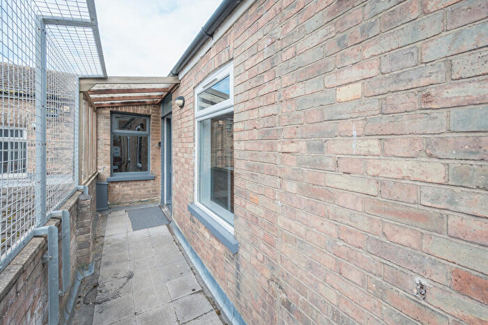 1 Bedroom Flat To Rent In London Road South, NR33