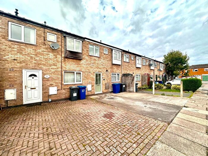 3 Bedroom Town House To Rent In Stonepit, Kettlebrook, B77