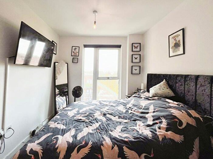 2 Bedroom Flat For Sale In Westmoreland Road, London, NW9