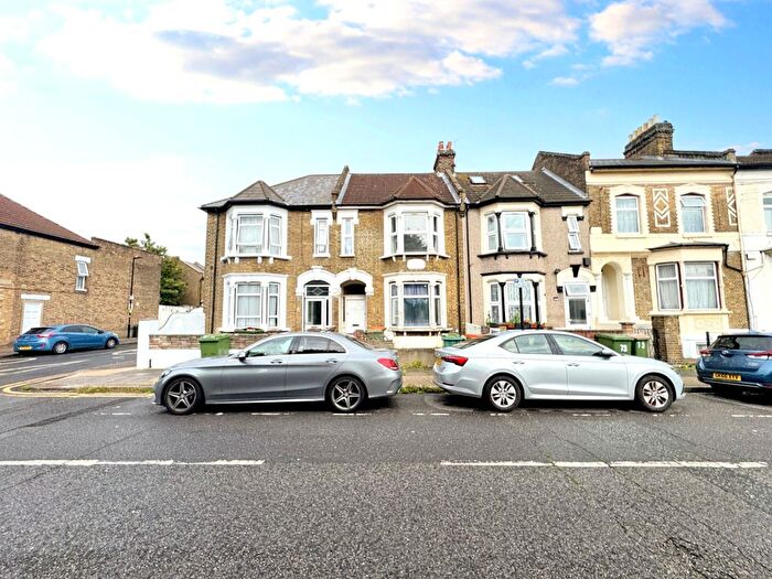 2 Bedroom Flat To Rent In St Antonys Road, Forest Gate, E7