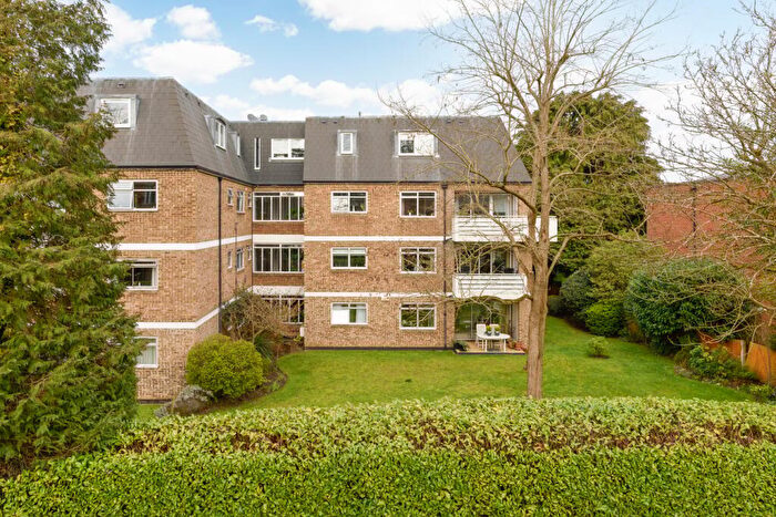 2 Bedroom Apartment For Sale In St Georges Road, Weybridge, KT13