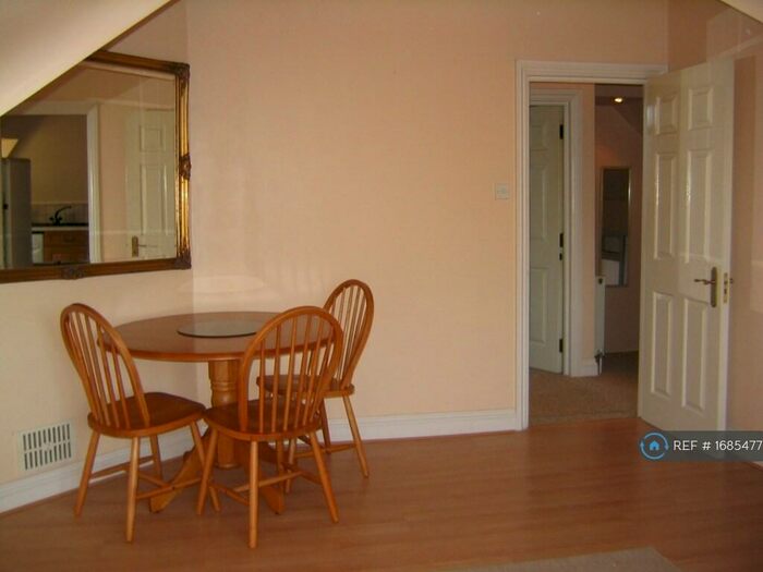 2 Bedroom Flat To Rent In North End Road, London, NW11