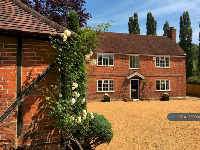 5 Bedroom Detached House To Rent In South Farm Lane, Bagshot, GU19