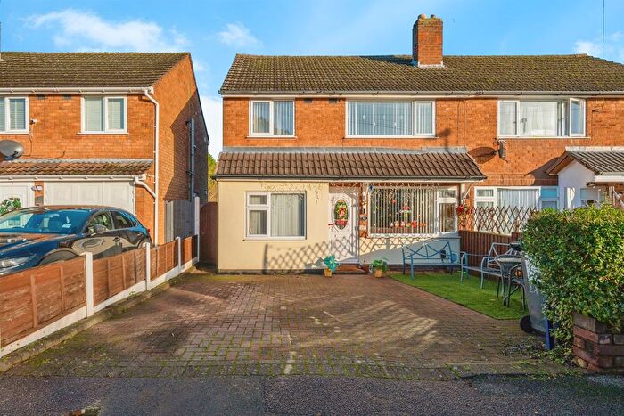 3 Bedroom Semi Detached House For Sale In Leyfields, Lichfield, WS13