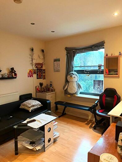 1 Bedroom Flat To Rent In Hatfield Road, London, E15