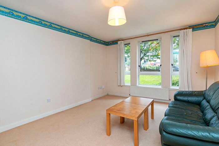2 Bedroom Flat To Rent In Moray Park Terrace, Edinburgh, EH7
