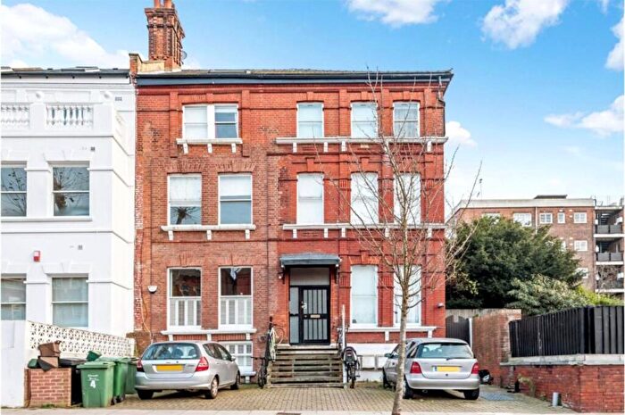 2 Bedroom Flat For Sale In Minster Road, London, NW2