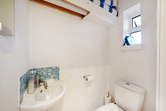 1 Bedroom Flat For Sale In Marnham Avenue, London, NW2