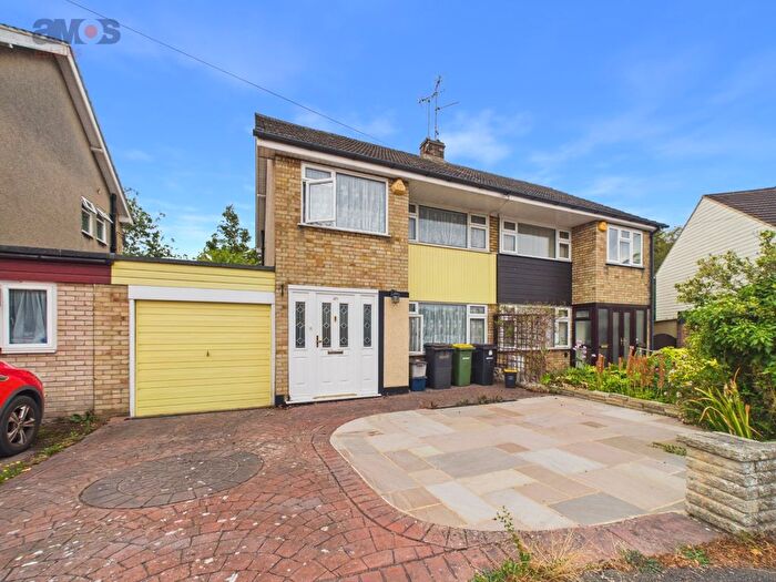 3 Bedroom Semi-Detached House For Sale In Marylands Avenue, Hockley, Essex, SS5