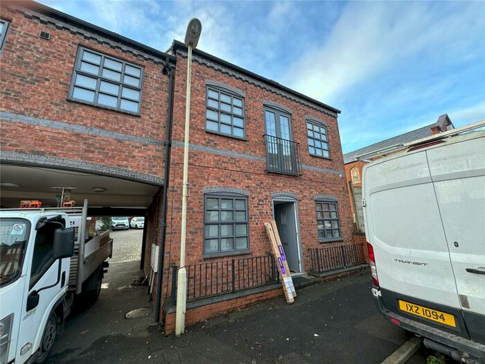 3 Bedroom End Of Terrace House To Rent In St. Johns Street, Dudley, West Midlands, DY2
