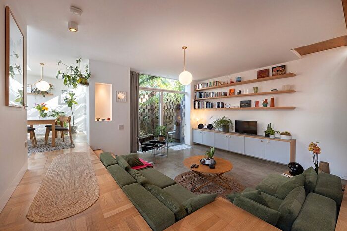 2 Bedroom Detached House To Rent In Ecclesbourne Road, Canonbury, N1