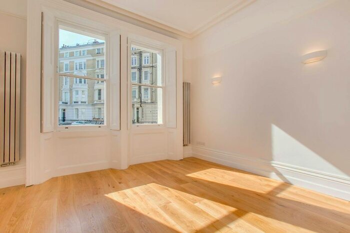 2 Bedroom Flat To Rent In Ladbroke Gardens, Notting Hill, London, W11