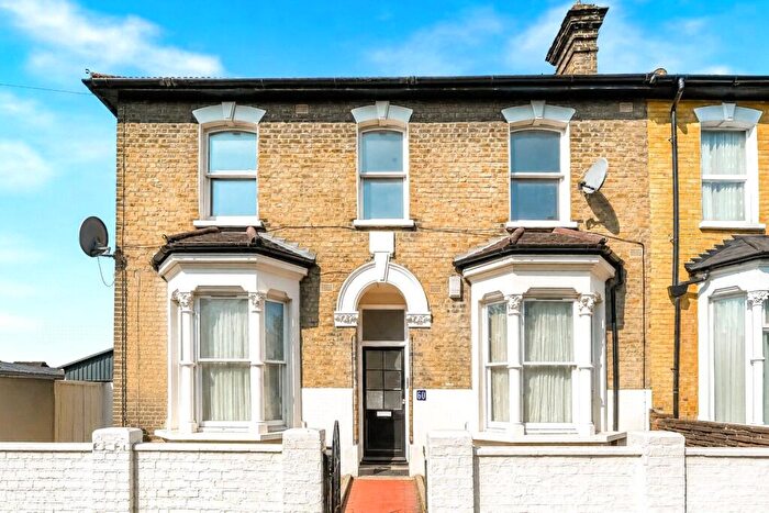 2 Bedroom Flat For Sale In Pembroke Road, Walthamstow, London, E17