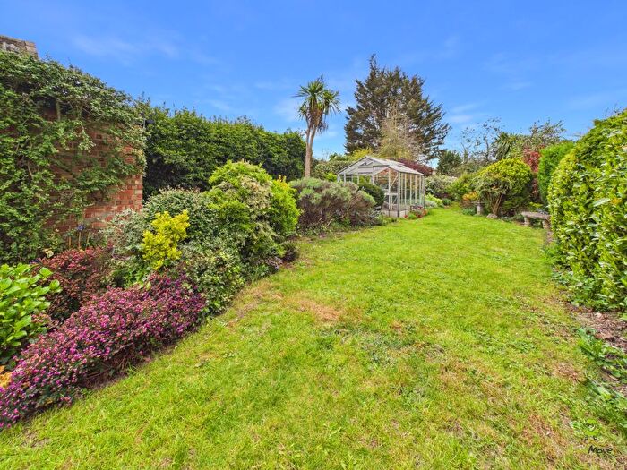 3 Bedroom Semi-Detached House For Sale In Long Lane, Bexleyheath, Kent, DA7