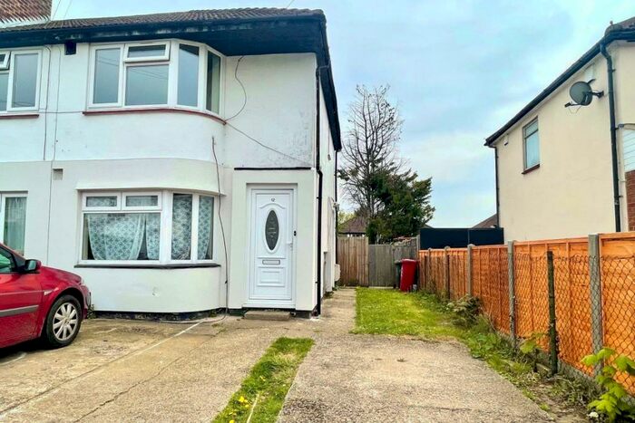 2 Bedroom Maisonette To Rent In Cornwall Avenue, SL2