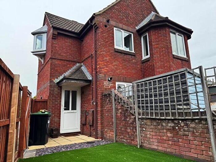 2 Bedroom Flat To Rent In Ringwood, BH24