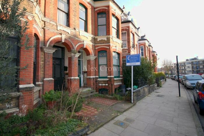 4 Bedroom Flat To Rent In Clissold Crescent, Stoke Newington, N16