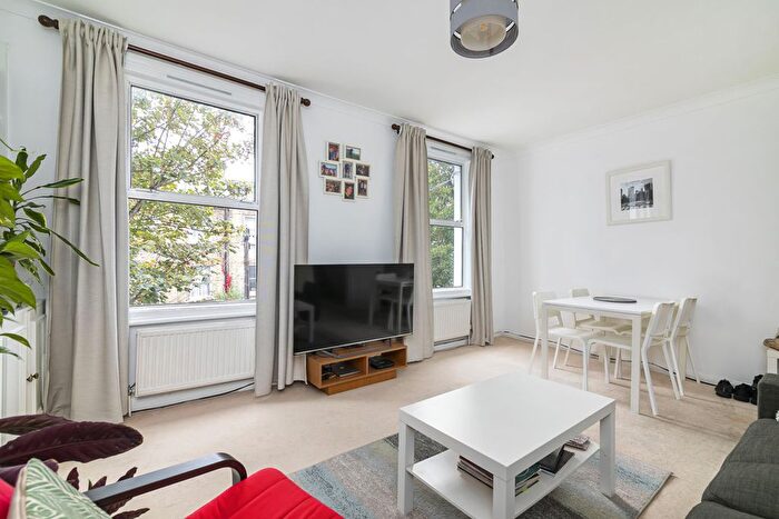 3 Bedroom Flat To Rent In Rockley Road, West Kensington, W14