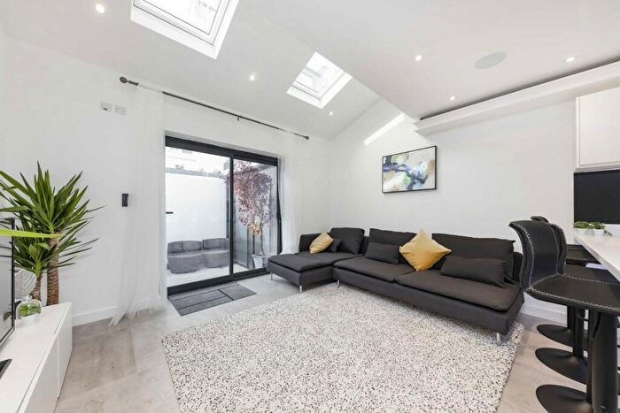 3 Bedroom House To Rent In Rose Joan Mews, West Hampstead, NW6