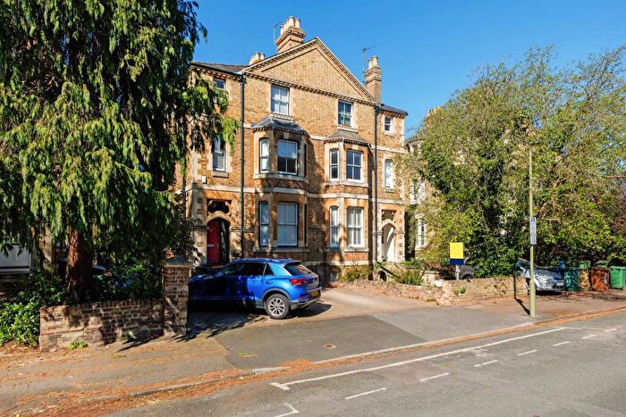 1 Bedroom Flat For Sale In Warnborough Road, Oxford, OX2