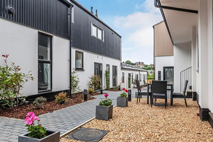 2 Bedroom Apartment For Sale In Central Dorking, RH4