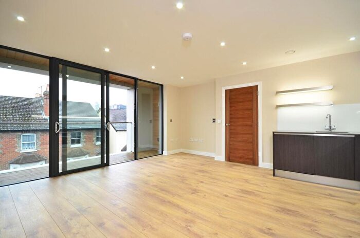 2 Bedroom Flat To Rent In Leapale Lane, Guildford, GU1
