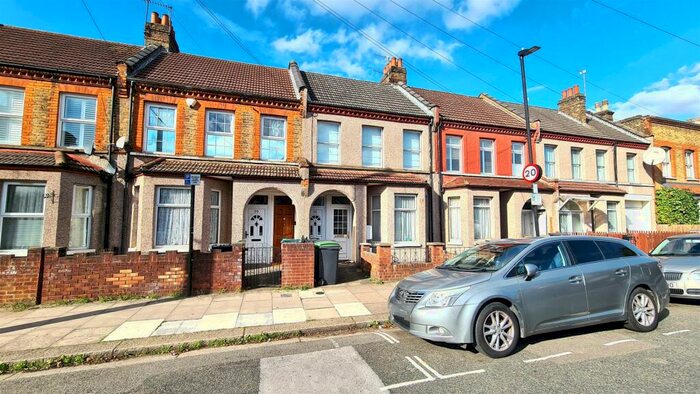 2 Bedroom Flat To Rent In Ellenborough Road, Wood Green, N22