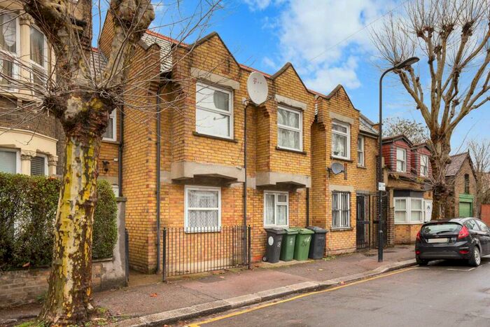 1 Bedroom Flat To Rent In Trelawn Road, Leyton, E10