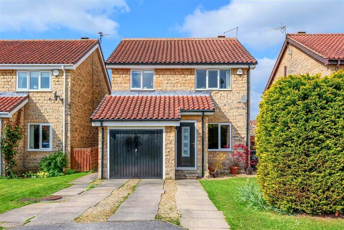 3 Bedroom Detached House For Sale In Eastfield Close, Tadcaster, North Yorkshire, LS24