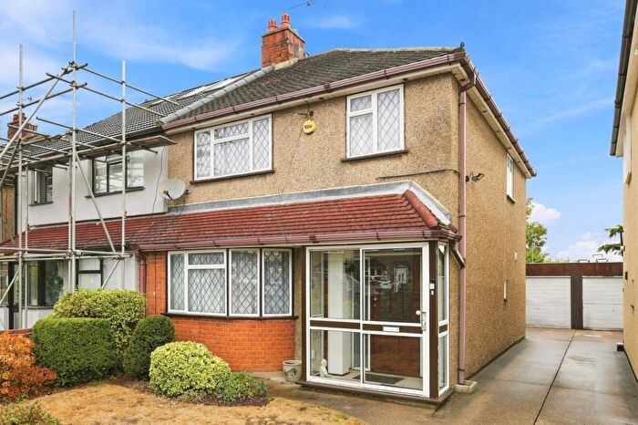 3 Bedroom Semi Detached House For Sale In Whitmore Avenue, Stifford Clays, Grays, RM16