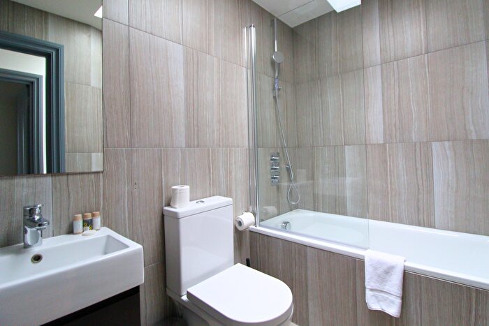 2 Bedroom Flat For Sale In Comeragh Road, Barons Court, W14
