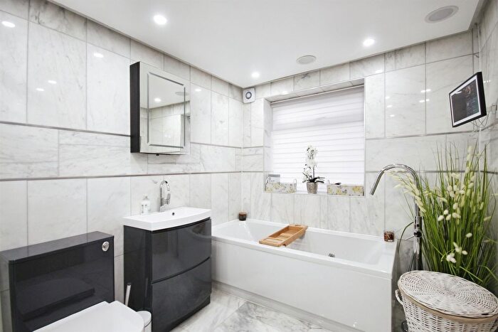 4 Bedroom Detached House For Sale In Upper Eastern Green Lane, Coventry, CV5