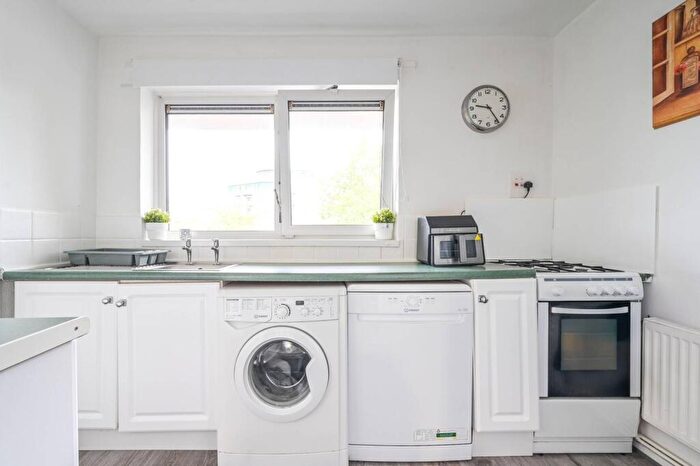 1 Bedroom Flat To Rent In Westferry Road, Isle Of Dogs, London, E14