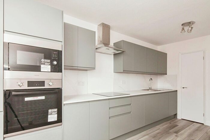 2 Bedroom Flat To Rent In Eagle Heights, Bramlands Close, London, SW11