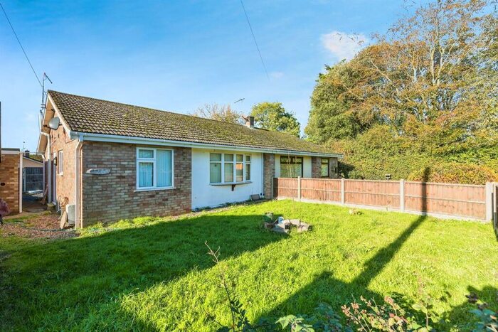 3 Bedroom Semi-Detached Bungalow For Sale In Cotswold Way, Oulton, Lowestoft, NR32