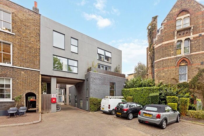 2 Bedroom Flat To Rent In Flat Dalston Lane, London, E8
