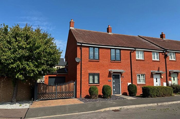 3 Bedroom End Of Terrace House For Sale In Angelica Avenue, Stotfold, Hitchin, SG5