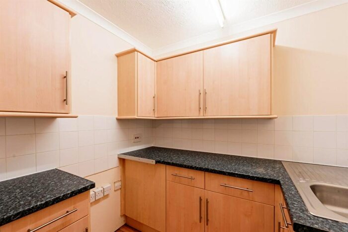 1 Bedroom Retirement Property To Rent In Oakland Court, Fitzalan Road, Littlehampton, BN17