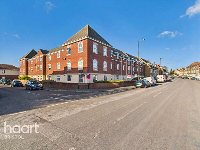 3 Bedroom Apartment For Sale In Britton Gardens, Bristol, BS15