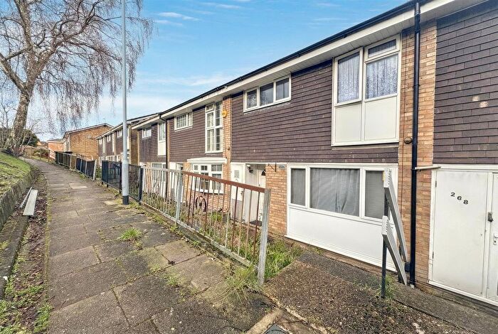 4 Bedroom Terraced House For Sale In Devon Road, Luton, LU2
