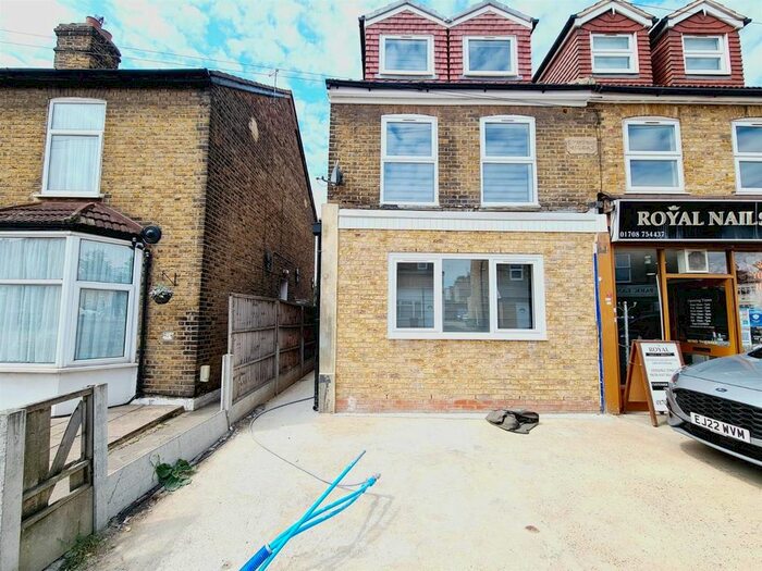 3 Bedroom Flat To Rent In Park Lane, Hornchurch, RM11