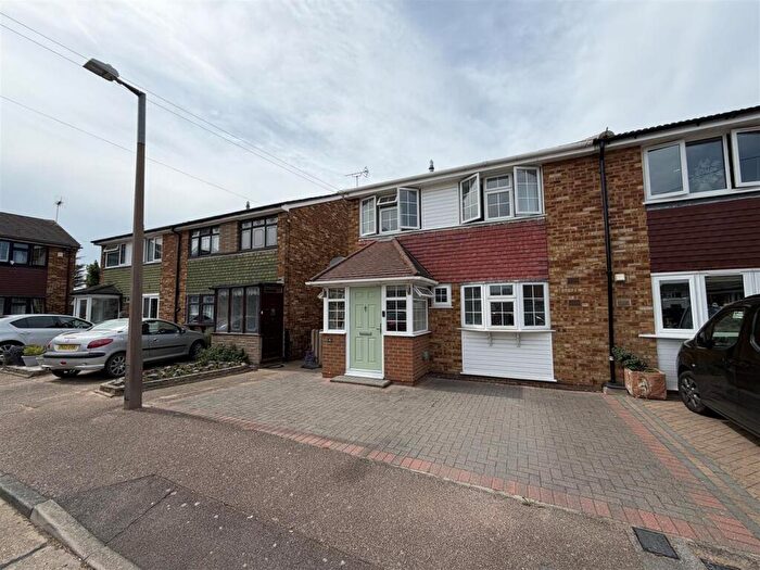 3 Bedroom Property To Rent In High Ash Close, Linford, Stanford-Le-Hope, SS17