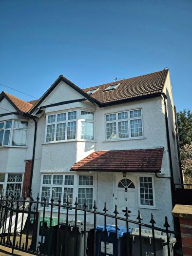 5 Bedroom Semi Detached House For Sale In Aprey Gardens, London, NW4